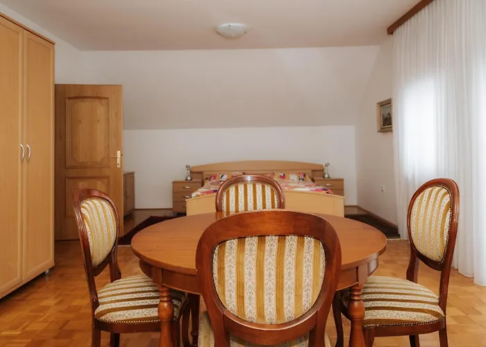 Premium House Anika *